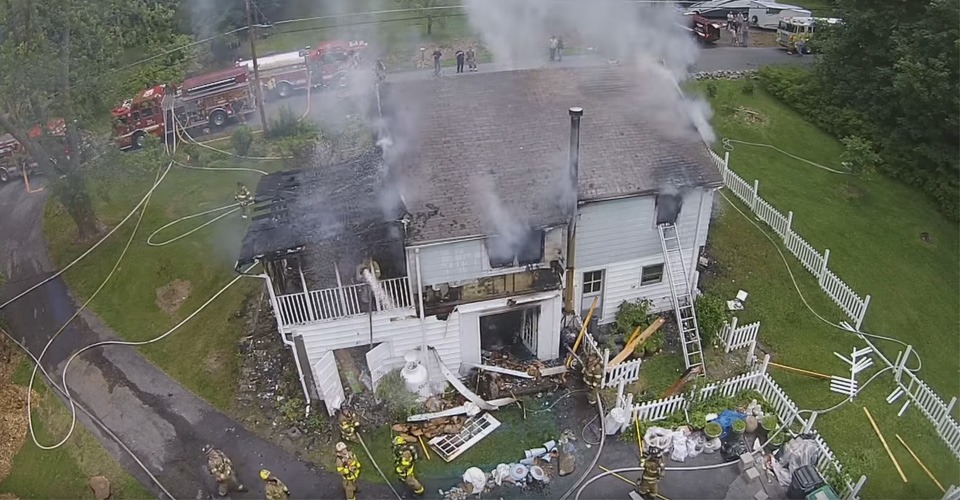 brandweer valt drone aan