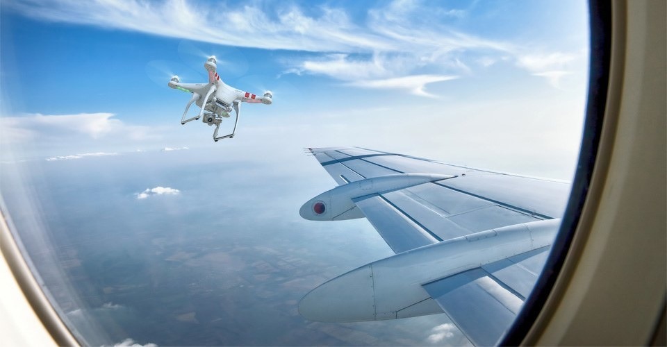 dji phantom 2 vision plus vliegtuig raam bijna botsing faa