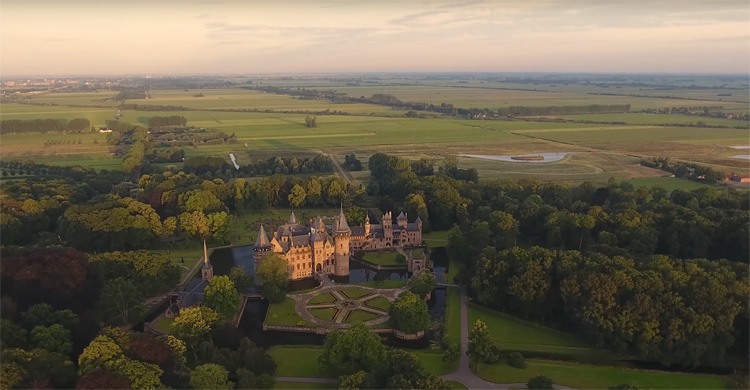 Zonsopkomst bij kasteel de Haar