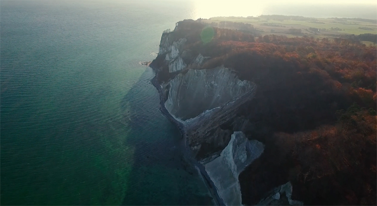 Krijtrotsen Møns Klint Denenmarken gefilmd met drone