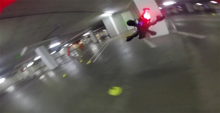 Jefferson FPV jaagt op Captain Slow in de parkeergarage