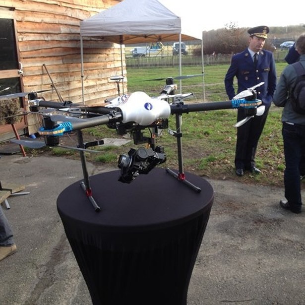 belgische-federale-politie-zet-drones-in-octocopter-onbemand-luchtvaartuig-handhaving-12-2015