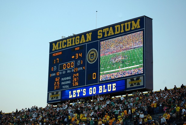 michigan-stadium-scorebord